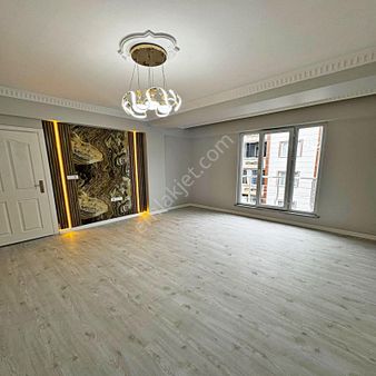 Mehterçeşme Mahallesinde 2+1 Dekorlu Masrafsız Satılık Daire