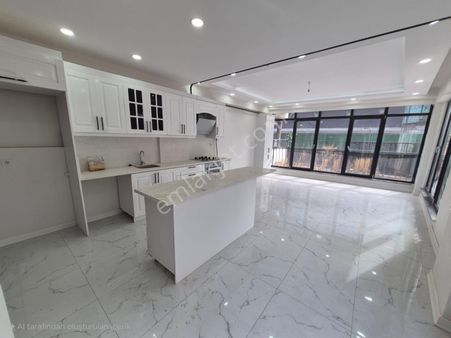 Delux'den Hürriyet Mah.'de Deniz Manzaralı Lux Trıplex