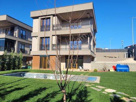 Delux'den Hürriyetin Merkezinde Bireysel Havuzlu Lux Triplex