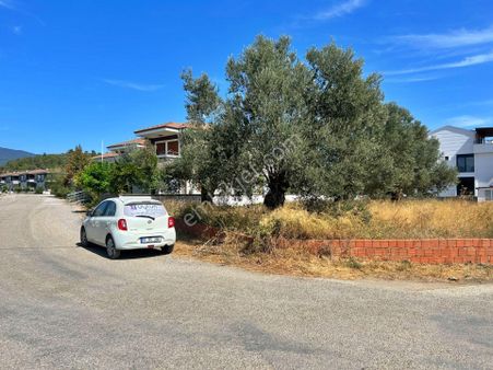 Uytundan Akçay-güre Arası Cemiltemel'de Satılık Köşe Parsel Arsa