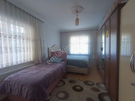 Ankara Sincan Mareşalda 3+1 Yapılı Katta Salon Bağımsız Acil Satılık Daiğre