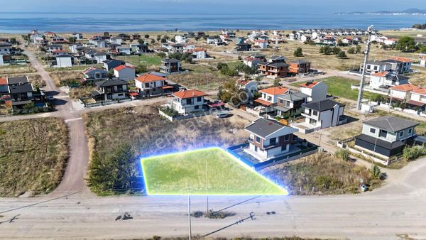 No:10 Gayrimenkul'den – Ayvalık Altınova’da Denize 550 Metre, Yola Sıfır, Köşe Parsel Arsa Fırsatı!