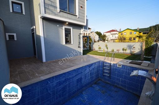 Sakarya Kocaali De Köşebaşı Geniş Bahçe Havuzlu 4+1 Tripleks Villa