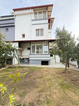 Seferihisar Doğanbey Merkez'de Satılık Geniş Bahçeli 4+1 Villa