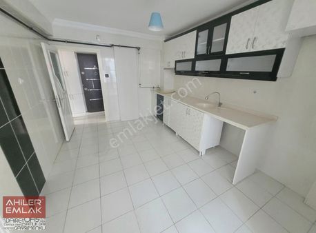 Ahiler'den Arpaçay Sokakda 3 Cepheli Ara Katta Asansörlü Daire