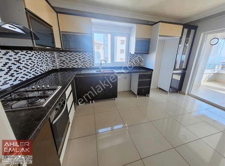 Site İçerisinde 4 Oda 1 Salon Güney Cephe Asansörlü Daire