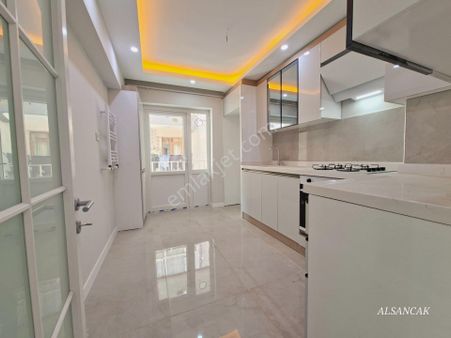 Piyade Emirlerde 3+1 Katta Ön Cephe Lüks Yapılı Satılık Daire