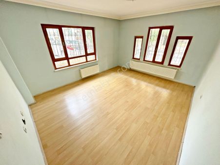 Çambaşı Cd. Yanı Ön Cephe E.banyolu 3.5+1 Kilerli Balkonlu 125m²