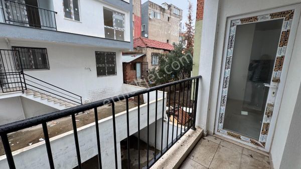 Bayraklı Cengizhan Mah.de Oturuma Hazır Sıfır Satılık 2+1 Daire