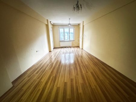 Loft'tan Sefaköy Merkezde Kıralık 3+1 120m 1.kat Daire