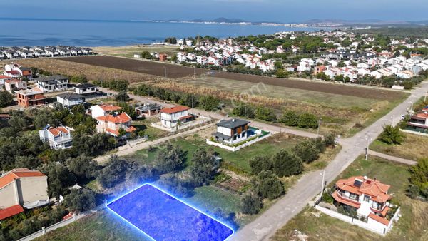 No:10 Gayrimenkul'den – Ayvalık Altınova’da Cadde Cepheli, Serbest Projeli 303 M² Arsa Fırsatı!
