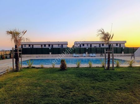Taş Emlak'tan Küçükköy'de Havuzlu Sitede Sıfır Daire