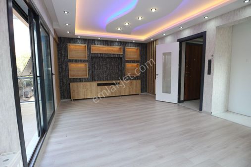 Balçova Ata Cad. Ve Metro Yakını İçi Sıfırlanmış Satılık 3+1 ..