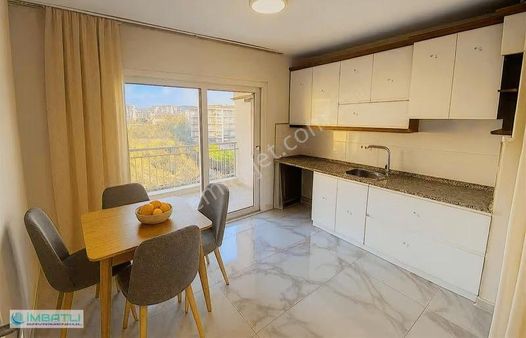 İzmir Bayraklı Da Etrafı Açık Geniş Ferah Satılık Daire