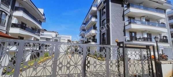 Fırsat Site İçinde 2+1 Ayrı Mutfak Havuzlu Döngel /başiskele