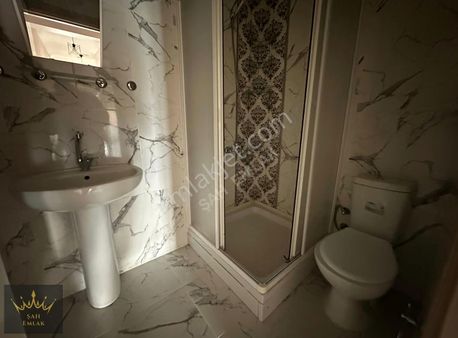 Şah'tan 29 Ekim Mah'de Cadde Cepheli Önü Açık 3+1 Kiralık Daire