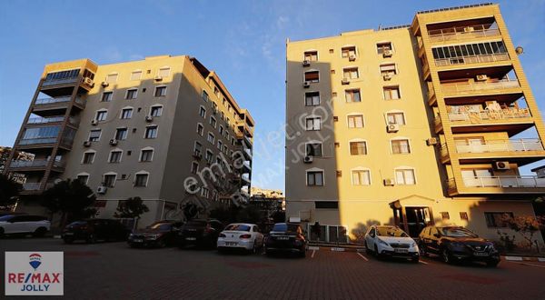 İzmir Bayraklı Adalet Mahallesinde Site İçinde Satılık 4+1 Daire