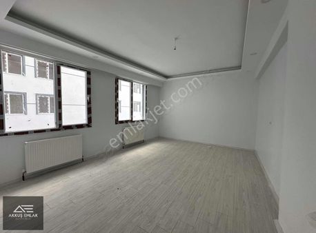 "ana Cadde Üzeri" Akkuş Emlak'tan Satılık 2+1 Geniş Daire