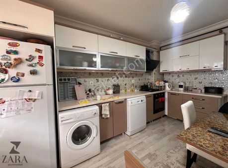 ▄zara▄neşet Ertaş Cadde Üzeri Tek Bloklu Sitede Kat Konumlu 3+1