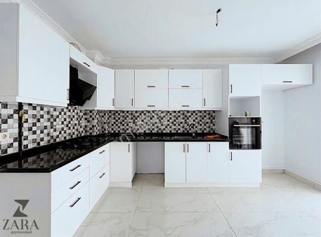 ▄zara▄şehitler Cad. Yakını 3+1 165m2 Teras Balkonlu Site Dairesi