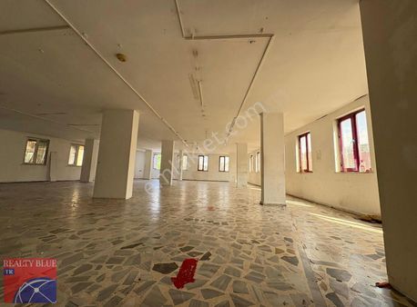 Sultanbeyli Merkez Kiralık 300 M2 İş Yeri