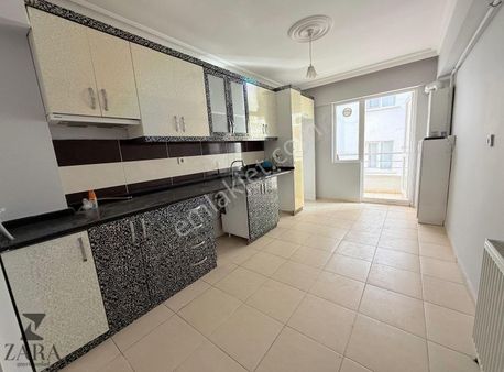 ▄zara▄neşetertaş Cd. Yakını Arakat^3+1 Asansörlü/iskanlı