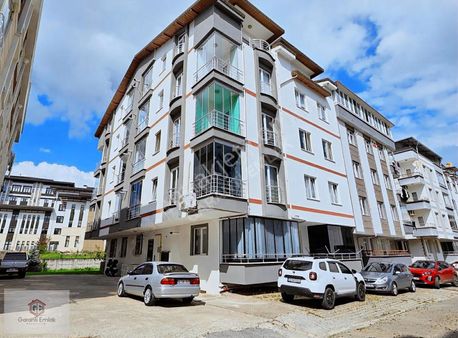 Karşıyaka 120m2 2. Kat Muhteşem Konum'lu 3+1 Satılık Daire