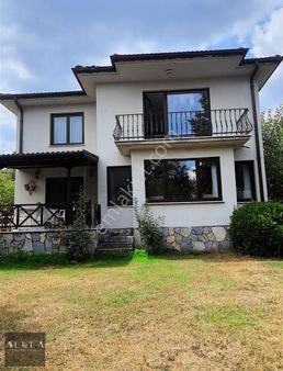 Kartepe Maşukiye'de 1.328m2 Arsa İçerisinde Satılık 2 Villa