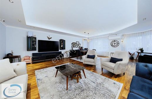 Florya'da 4+1 Havuzlu Asansörlü Kapalı Otoparklı Satılık Daire