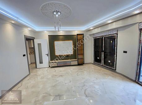 Uluönder'de Çift Balkonlu Ebeveyn Banyolu Lux 2+1 Daire