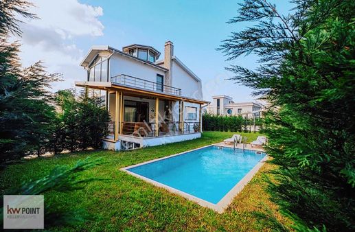 Sapanca Kırkpınar'da Müstakil Havuzlu Villa