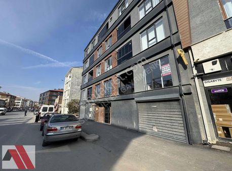 Sümbüller'den Sırma Caddesi Üzeri İskanlı E.banyolu Modern 2+1