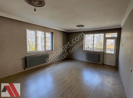 Sümbüller'den Hacı Kadir Cami Yakını Arakat Köşe 3+1 Daire