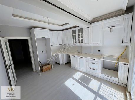 Cerrahta Cadde Üstü Merkezi Konumda 2+ 1 Daire 105m2 Asansörlü