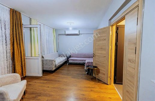 Karşıyaka Tershane Mahallesinde Full Tadilatlı Satılık 2+1 Daire