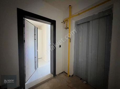 Zincirlikuyu Mahallesinde Park Manzaralı Cadde Üstü 1+1 Daire