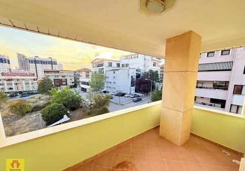 Çankaya Birlik Köşk Yakını 190m2 Çift Banyo 4+1+giyinme Oda Asansör Garajlı Kombili Kiralık Daire