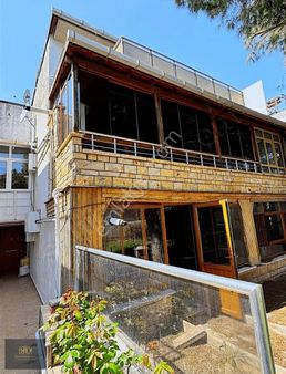 Rd'den Silivri Basınken'de Satılık Tiripleks 6+1 300m² Villa