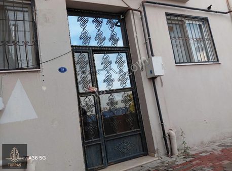 Çiğli Merkezde Satılık 2+1 Kapalı Mutfak Daire