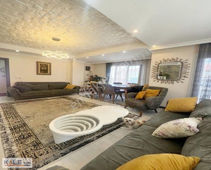 Bahçeşehir Konumunda 3 Balkonlu Tek Daire Üzerine Satılık 2+1