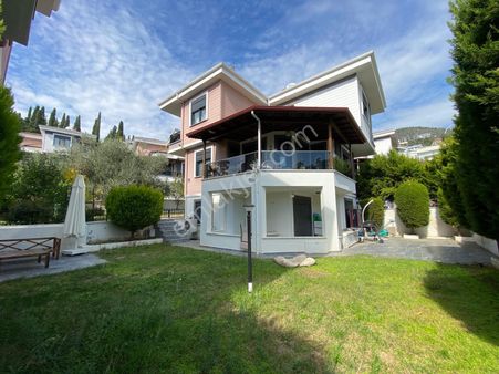 Güçlü Kardeşler Altınoluk Merkezde Özel Tasarım 4+2 Tam Müstakil Villa