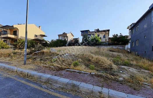 Polat Livedan Çayyolu İlko Sitesinde Satılık İmarlı Villa Arsası