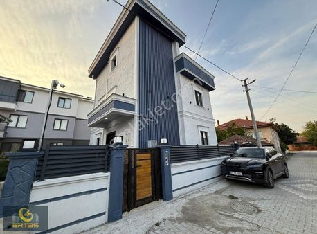 Sakarya Hanlıköy Merkezde Satılık Müstakil Tripleks