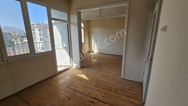 Yuvam Gayrimenkul'den Satılık Salihli Namık Kemal Mah. 3+1 102m2 Brüt Daire