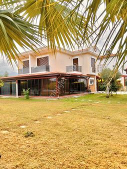 🌟 Davutlar, Kuşadası'nda Denize Yakın Geniş Ve Masrafsiz Villa! 🌟