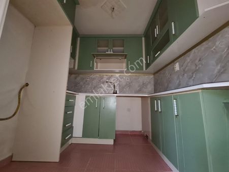 Özlem Cad. Paraleli Kat Konumlu Asansörlü 2+1 Daire