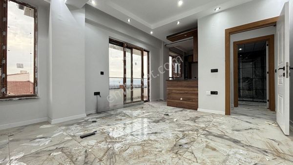 Recep Ümit Emlak'tan Emek Mahallesinde Oktay Rıfat Caddesi Üzerinde [sıfır] 2+1 Asansörlü Daire