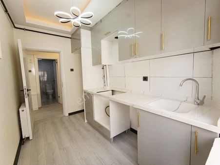 Şenlik Mahallesi'nde Full Yapılı Ön Cephe 3+1 Satılık Daire