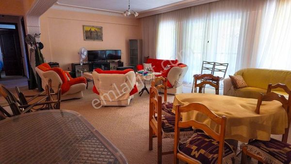 İzmir Menderes'te Satılık Havuzlu Müstakil Ev