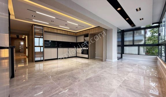 Vadi'den Karakayada -bulvar Yakını -ara Kat -lüks Yapılı- 3+1 !